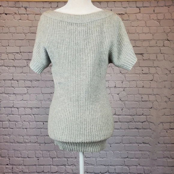 Hollister short sleeve pullover sweater grey sz.XS - Picture 6 of 8